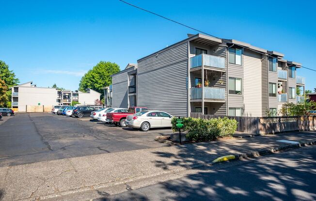 2 beds, 1 bath, 700 sqft, $1,745
