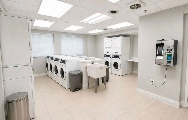 Studio, 1 bath, 420 sqft, $1,300, Unit 606