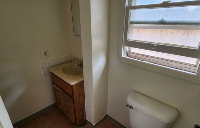 2 beds, 1 bath, $1,050