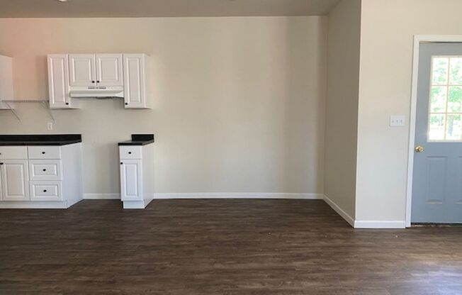 4 beds, 1 bath, 1,325 sqft, $1,295