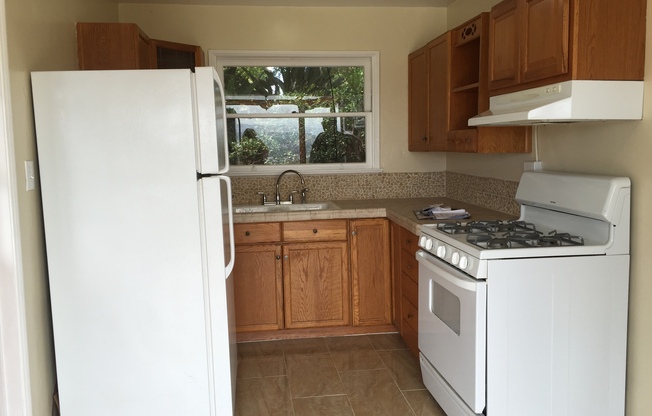 2 beds, 1 bath, $2,595