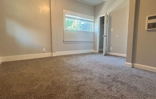 3 beds, 2 baths, 950 sqft, $2,249, Unit B