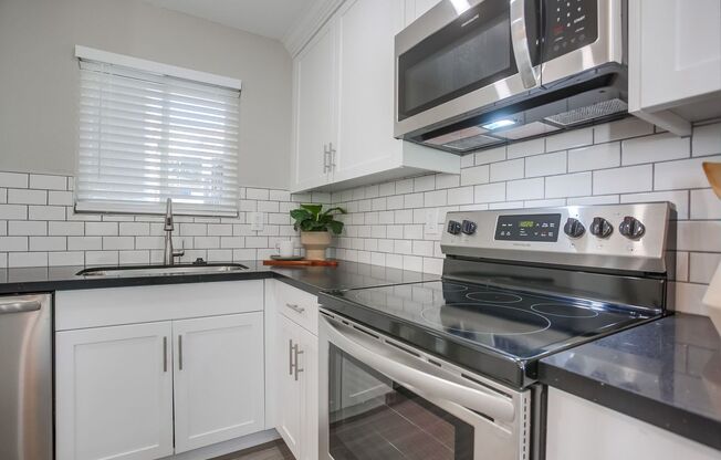 2 beds, 2 baths, 982 sqft, $3,095, Unit 27