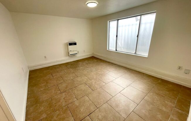 1083-1085 67th St, Oakland, CA 94608