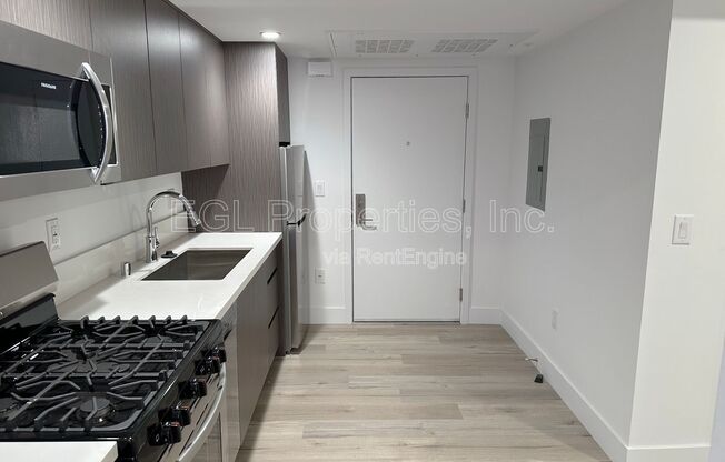 1 bed, 1 bath, 607 sqft, $2,350, Unit 602