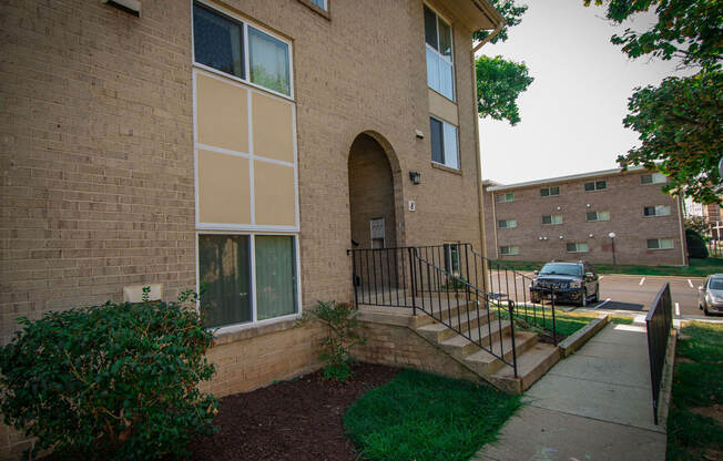 Maplewood Villas Apartments Building Exterior 09