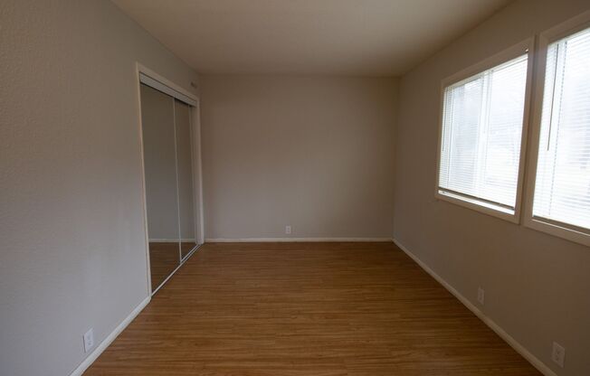 2 beds, 1 bath, 784 sqft, $1,100, Unit 1802 1E