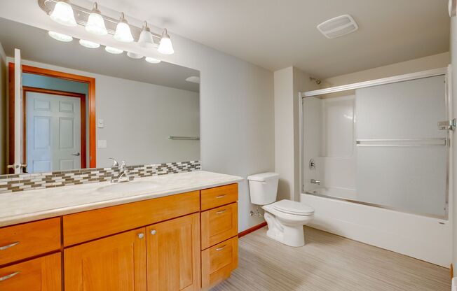 2 beds, 1 bath, 954 sqft, $1,700, Unit Unit 5116-105