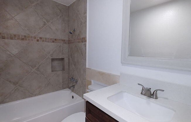 2 beds, 2 baths, 940 sqft, $2,795, Unit 212