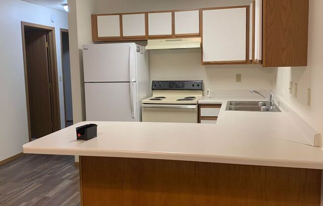 2 beds, 1 bath, $1,025, Unit 1704-102