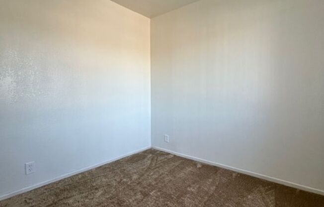 2 beds, 1 bath, $1,925, Unit 06