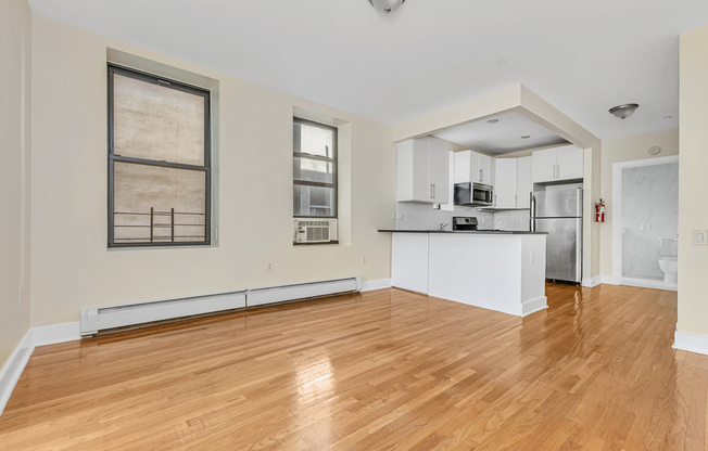 305 W 150 ST