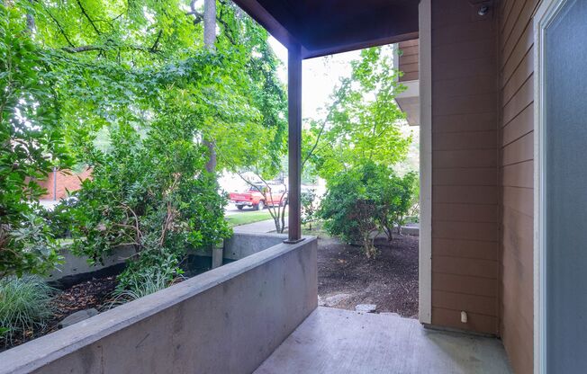 3 beds, 2 baths, $2,400, Unit 102