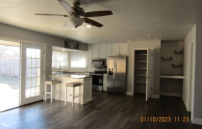 3 beds, 2 baths, $1,300