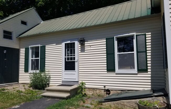 Must see lovely 2+ bedroom home located in Wolfeboro