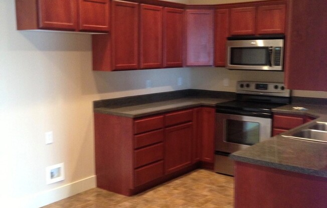 $500 Sept Move-in Special - Large Condo w 1 car garage in Harvest Hills