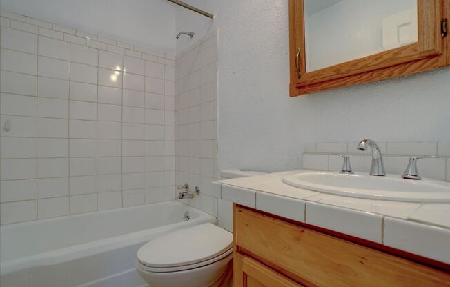 2 beds, 1 bath, $2,500