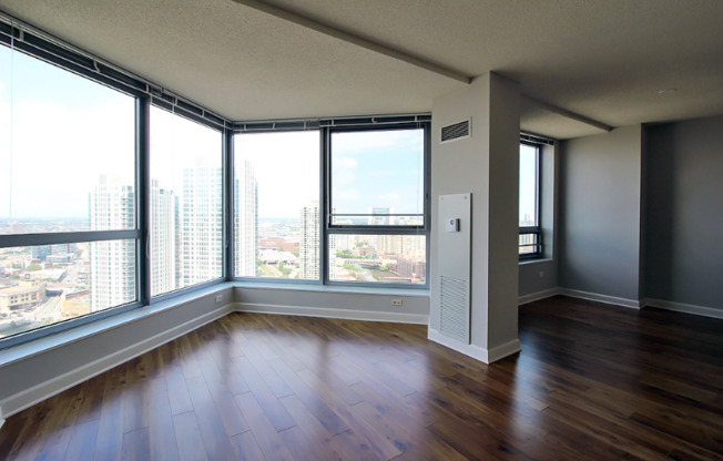 499 W FULTON ST