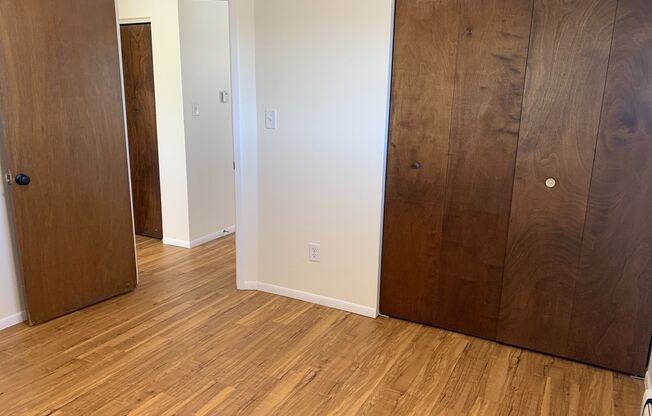 2 beds, 1 bath, 715 sqft, $995, Unit B005