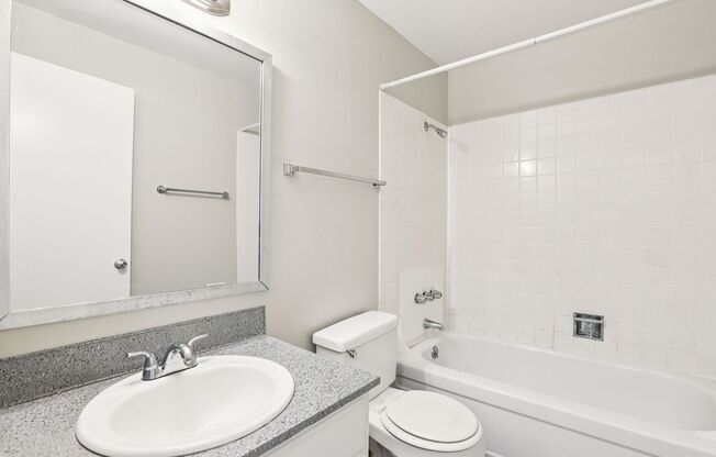 2 beds, 1 bath, 832 sqft, $1,379, Unit 4-39