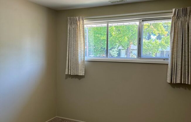 3 beds, 1 bath, $2,295