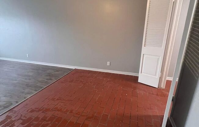 2 beds, 2 baths, 925 sqft, $1,300, Unit 203