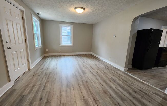 3 beds, 1 bath, $930