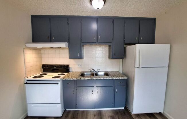 Eastgate Gardens Apartments-424 & 423
