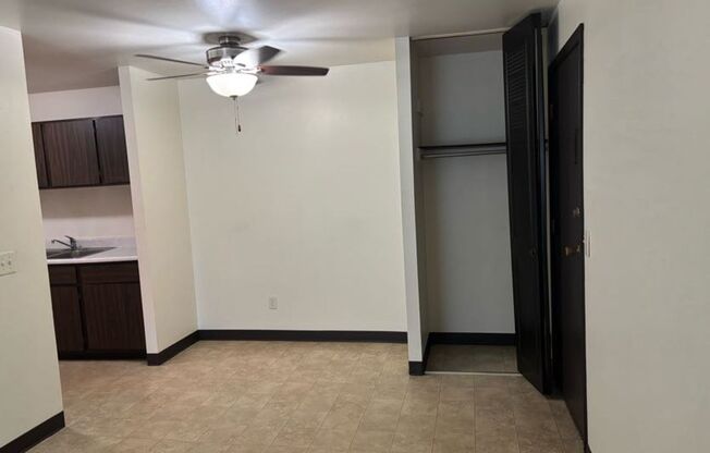 1 bed, 1 bath, 700 sqft, $1,300, Unit 8