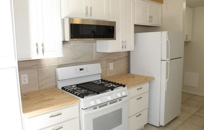 One Story end unit condo 2 Br/1 Ba - Beacon Place