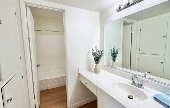 2 beds, 1 bath, 900 sqft, $2,195, Unit 39