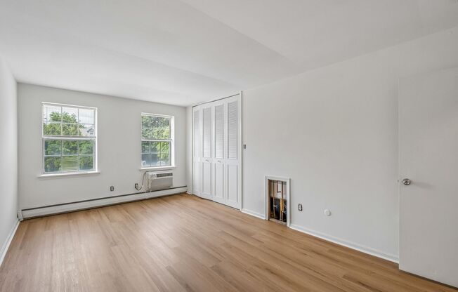 3 beds, 2 baths, 1,209 sqft, $2,330, Unit 115