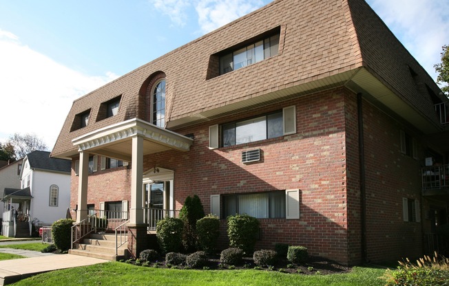 Lincoln Court Apartments