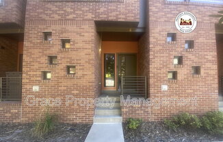 2200 TREMONT PL
