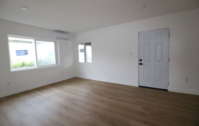3 beds, 1 bath, $2,762, Unit 1/2a