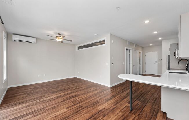 1 bed, 1 bath, 705 sqft, $1,350, Unit 518