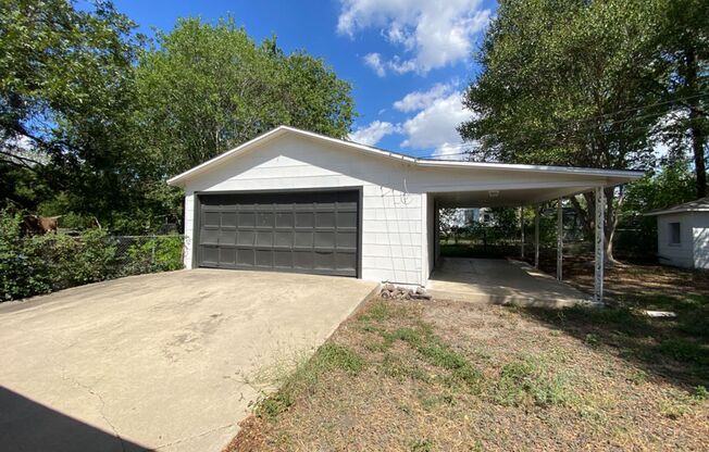 3BED/2BATH HOUSE FOR RENT AVAILABLE NOW! ***HALF OFF 1ST MONTHS RENT***