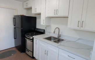 412 E 4 ST
