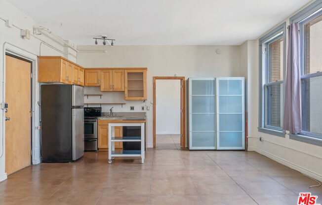 215 W 7th St