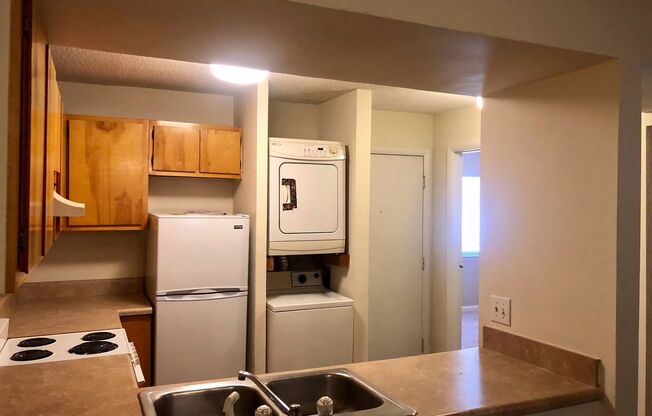 2 beds, 2 baths, 784 sqft, $1,000