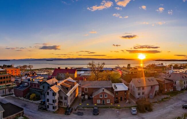 Studio, 1 bath, 426 sqft, $1,875, Unit 203