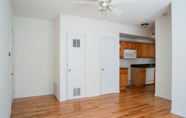 1 bed, 1 bath, 400 sqft, $1,475, Unit 4633-3C