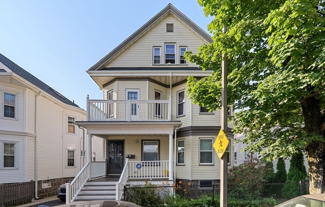 7 WHITTEN ST