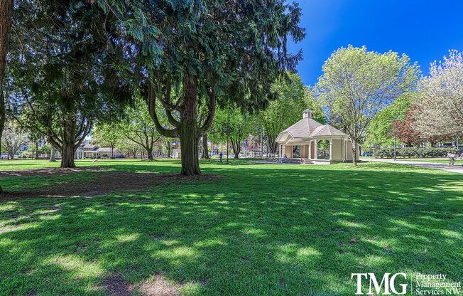 2 Bed 2 Bath Downtown 3rd Floor Condo Water/Sewer/Garbage/Electric Included!!