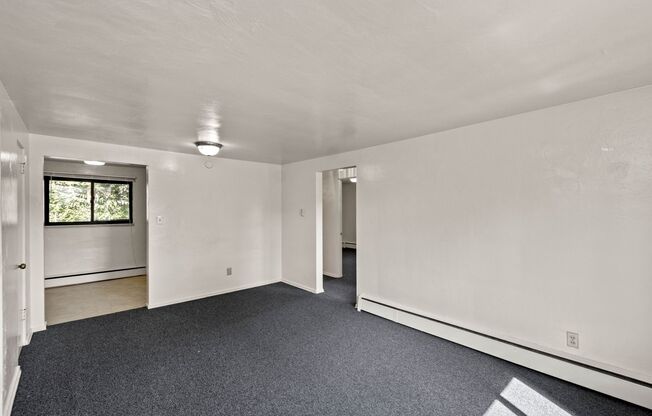 2 beds, 1 bath, $949, Unit 10615 Lindberg Ave. C5 - Apt. 5