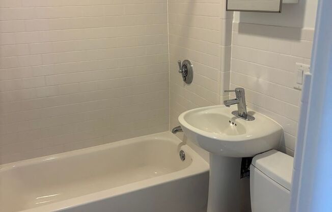 2 beds, 2 baths, 690 sqft, $2,750, Unit 109 Summer #316