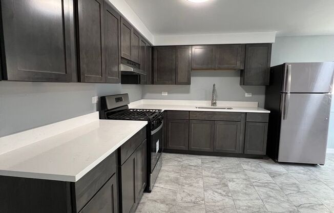 2 beds, 1 bath, $1,600, Unit 7000-3B