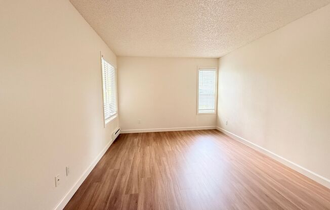 2 beds, 1 bath, 880 sqft, $2,420, Unit 10