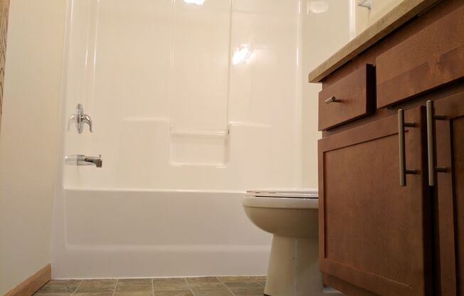 3 beds, 2 baths, 1,170 sqft, $1,380, Unit 5160-311