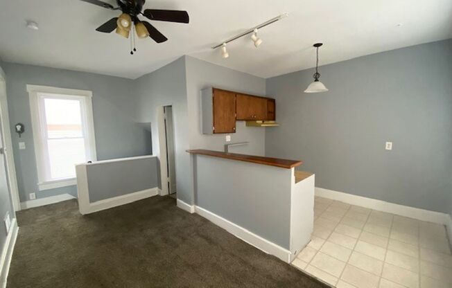 1 bed, 1 bath, $595, Unit 1/2